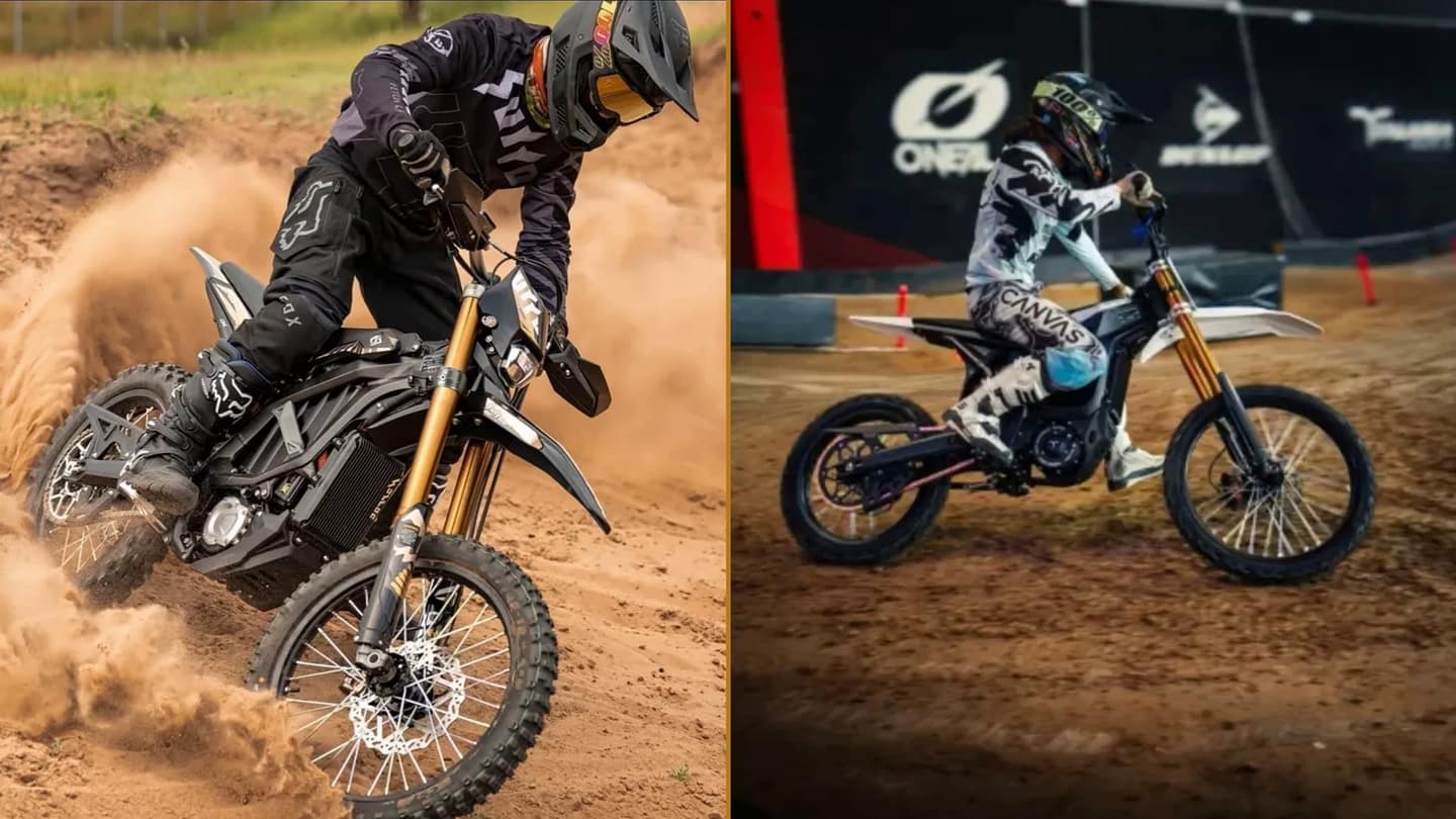 Sur-Ron und Talaria E-Cross Bikes im Freestyle-Einsatz: links eine Sur-Ron Ultra Bee im Slide mit Staubfahne, rechts eine Talaria Komodo auf der Motocross-Strecke, dazu Sprung mit beiden Rädern in der Luft, Wheelie auf der Schotterpiste und Bergauffahrt